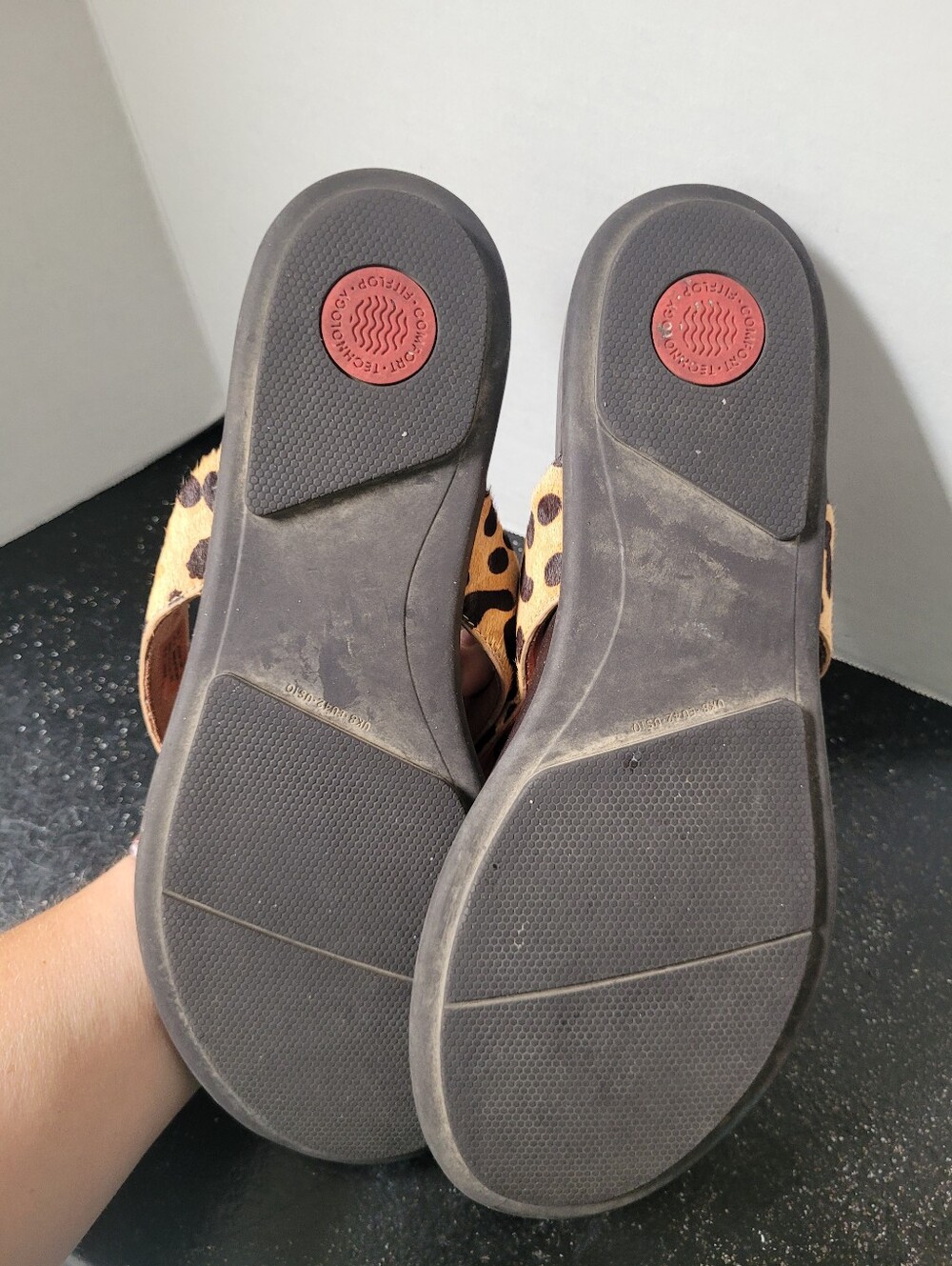 FitFlop Gracie Calfhair Tan/Black Leopard Print Toe-Post Sandals Comfort - Picture 6 of 6